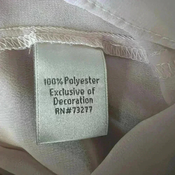 Light pink shear lace key hole back covered button six xl top - Picture 9 of 12